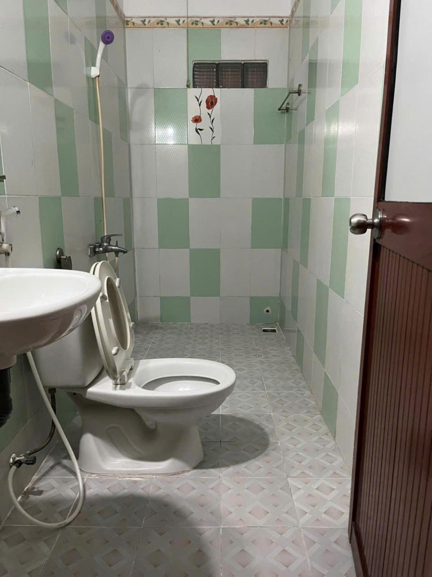 Dong Sen Hotel *